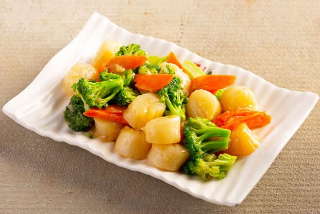 S12_Stir Fried Scallop with Broccoli in Garlic Sauce  蒜蓉西兰花带子